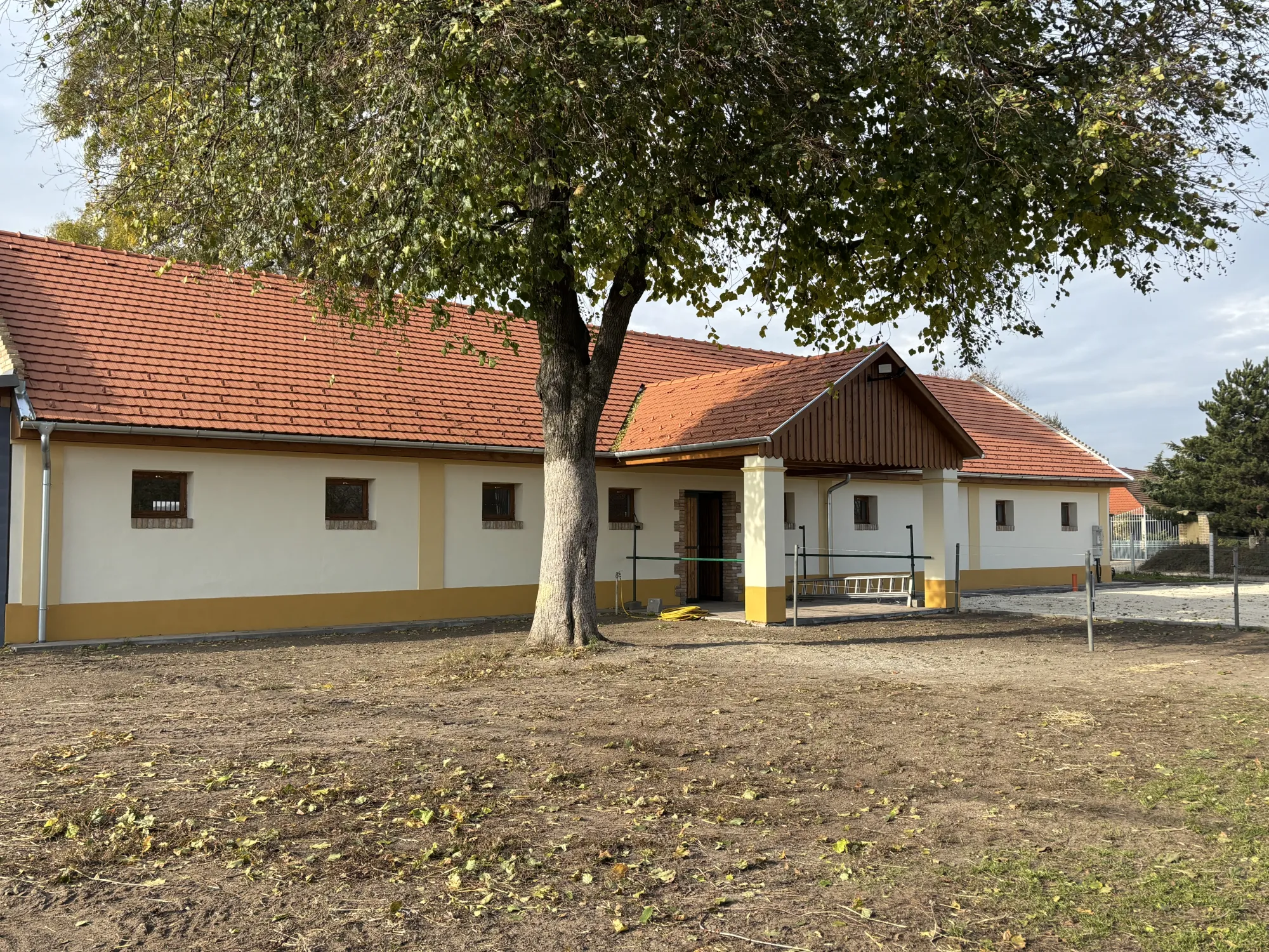 A felújított istálló épülete a Matildi Lovas Majorban